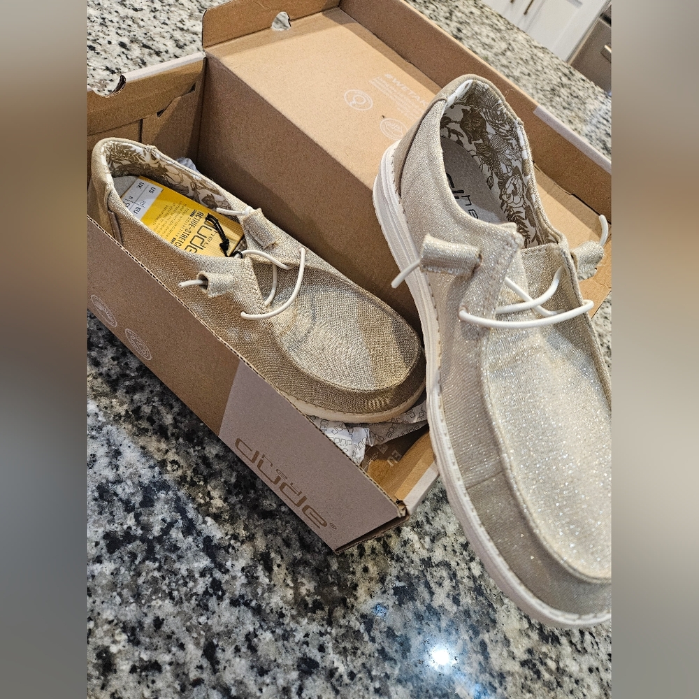 Hey dude new in box sz 10